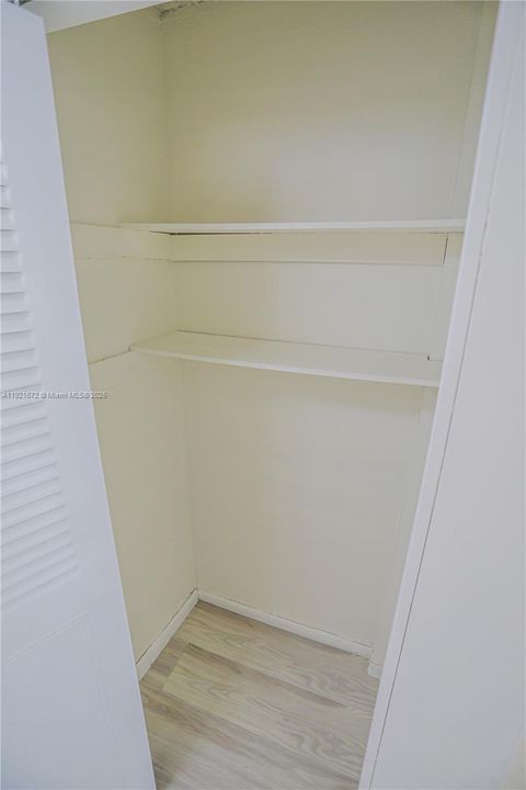 For Sale: $185,000 (1 beds, 1 baths, 791 Square Feet)