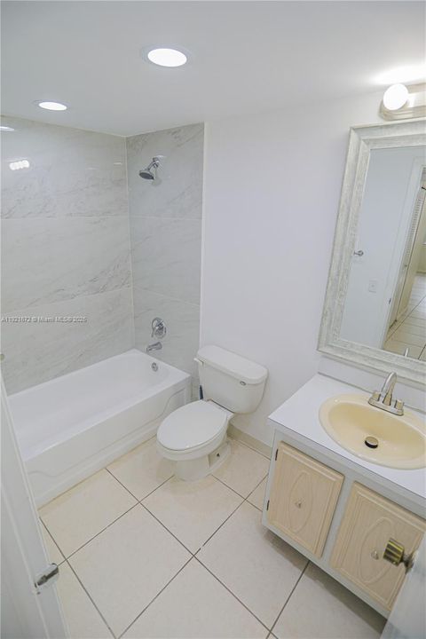 For Sale: $185,000 (1 beds, 1 baths, 791 Square Feet)