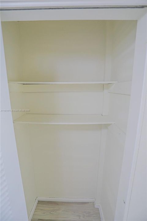 For Sale: $185,000 (1 beds, 1 baths, 791 Square Feet)