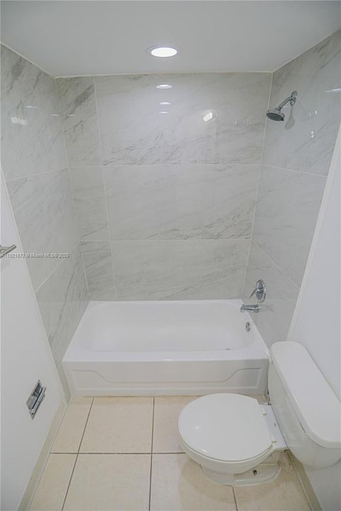 For Sale: $185,000 (1 beds, 1 baths, 791 Square Feet)