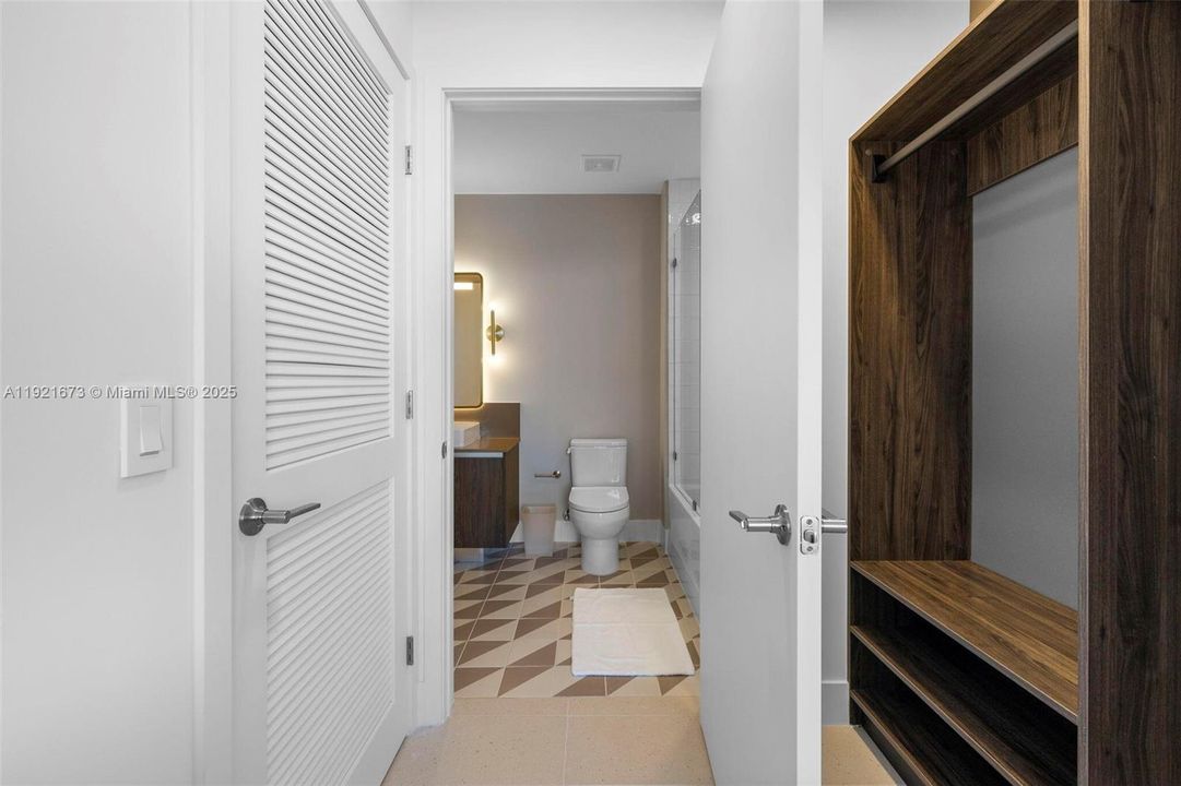 For Sale: $525,000 (1 beds, 1 baths, 504 Square Feet)