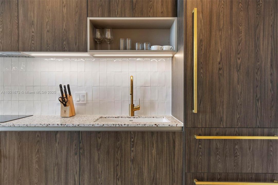 For Sale: $525,000 (1 beds, 1 baths, 504 Square Feet)