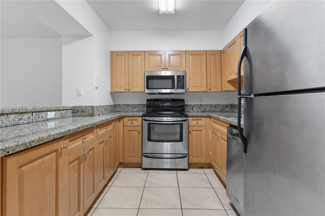 В аренду: $2,350 (2 спален, 2 ванн, 1061 Квадратных фут)