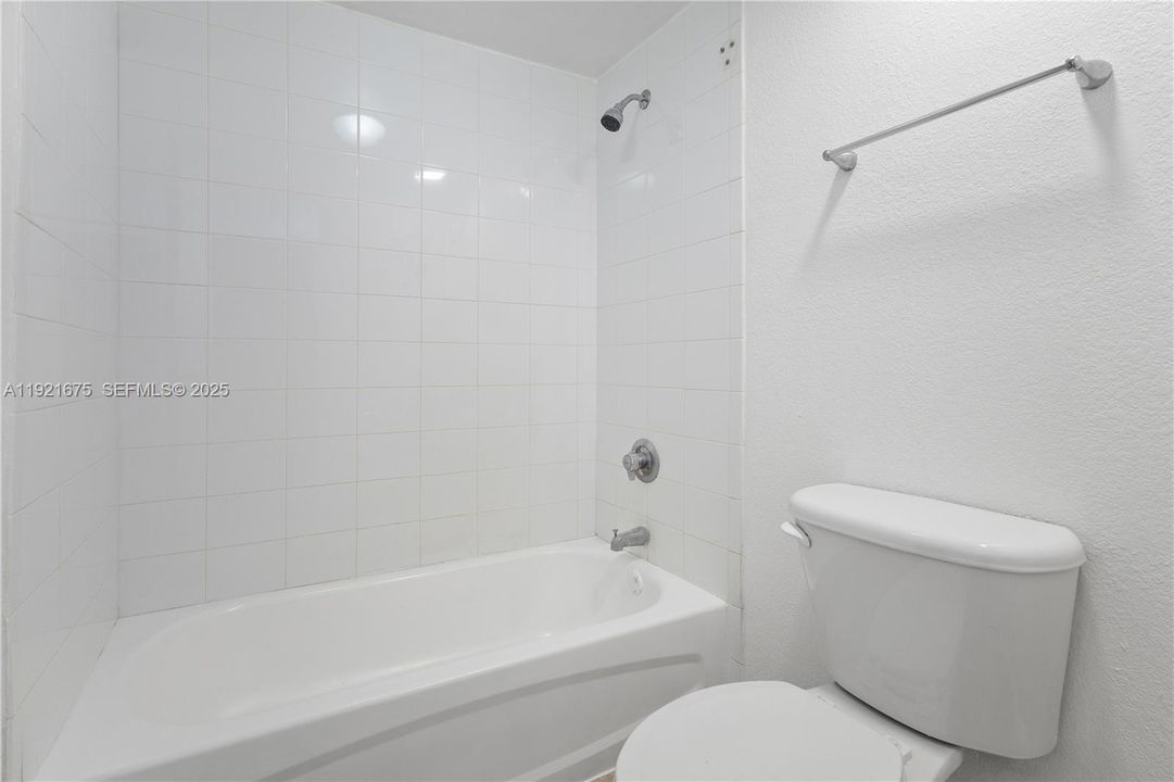 В аренду: $2,350 (2 спален, 2 ванн, 1061 Квадратных фут)