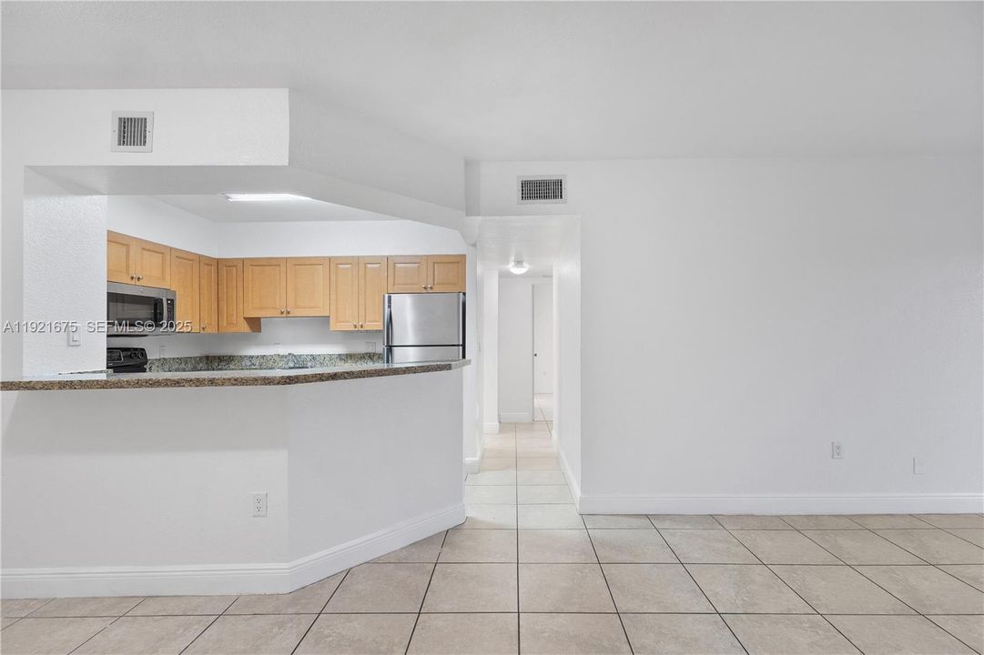 В аренду: $2,350 (2 спален, 2 ванн, 1061 Квадратных фут)