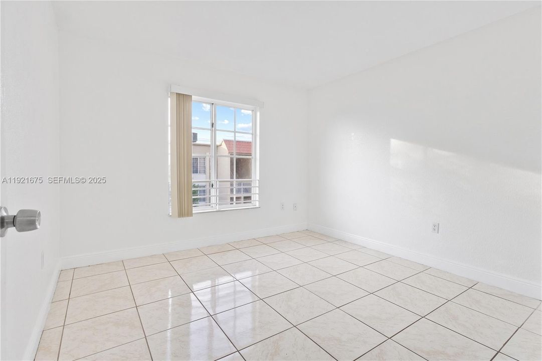 В аренду: $2,350 (2 спален, 2 ванн, 1061 Квадратных фут)