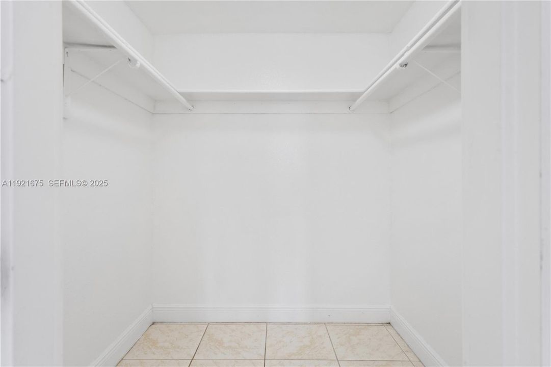 В аренду: $2,350 (2 спален, 2 ванн, 1061 Квадратных фут)