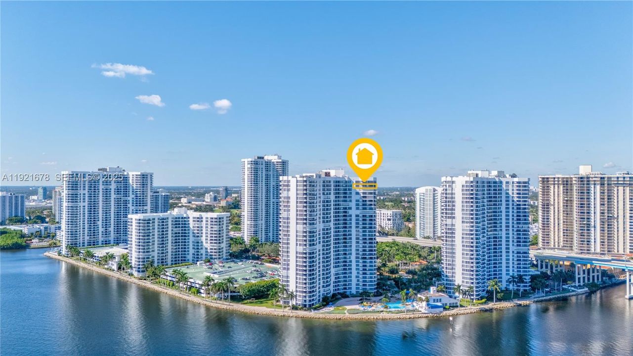 For Sale: $780,000 (2 beds, 2 baths, 1447 Square Feet)