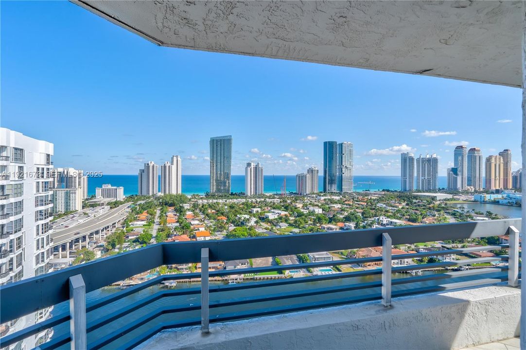 For Sale: $780,000 (2 beds, 2 baths, 1447 Square Feet)