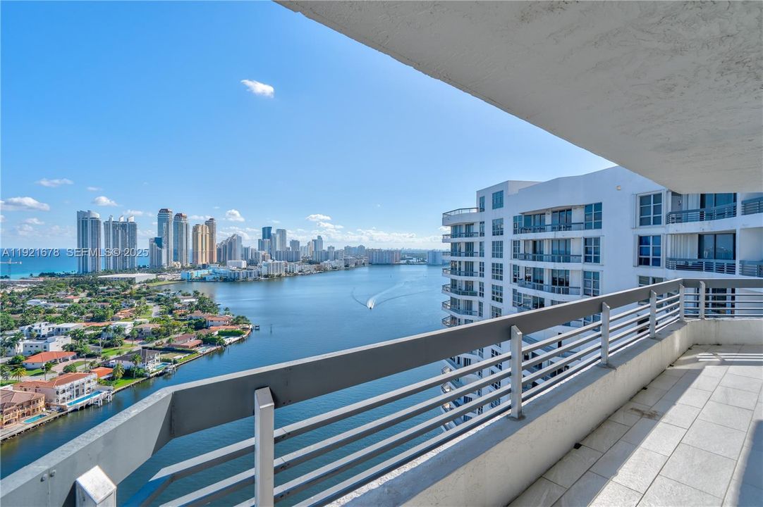 For Sale: $780,000 (2 beds, 2 baths, 1447 Square Feet)