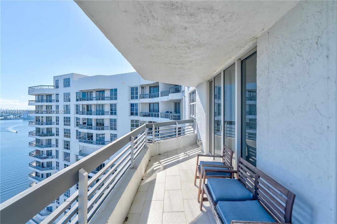 For Sale: $780,000 (2 beds, 2 baths, 1447 Square Feet)