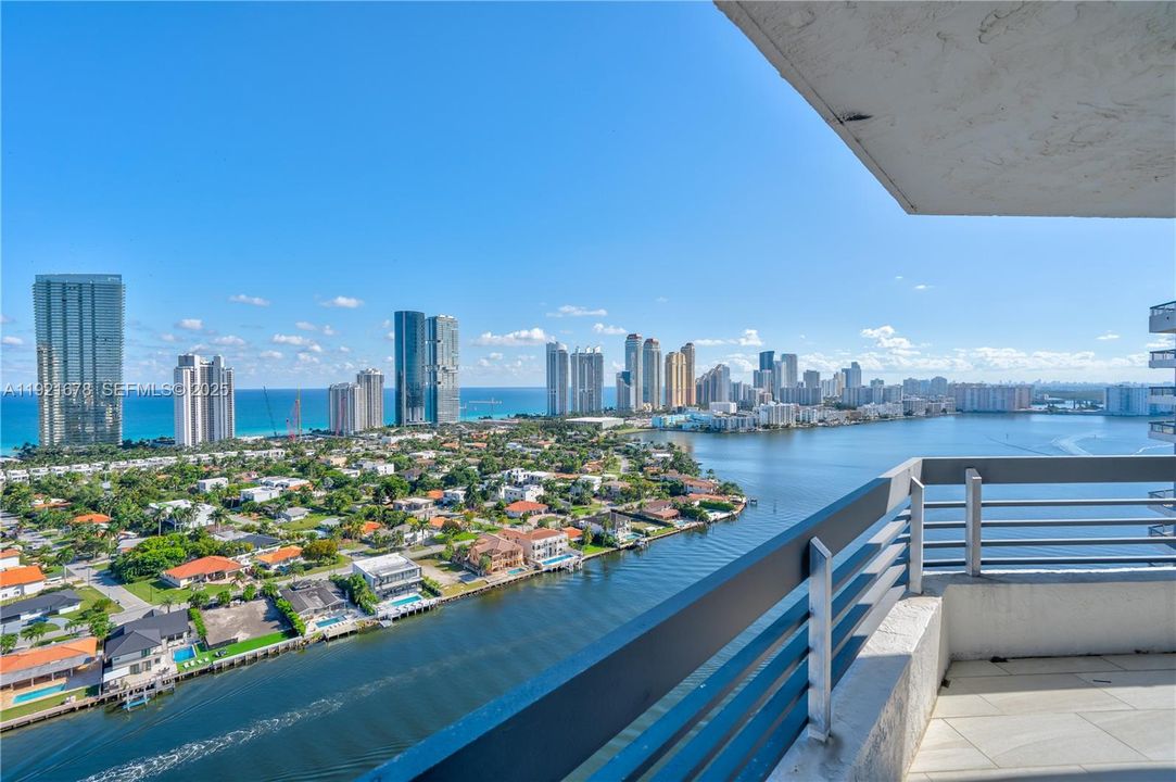 For Sale: $780,000 (2 beds, 2 baths, 1447 Square Feet)