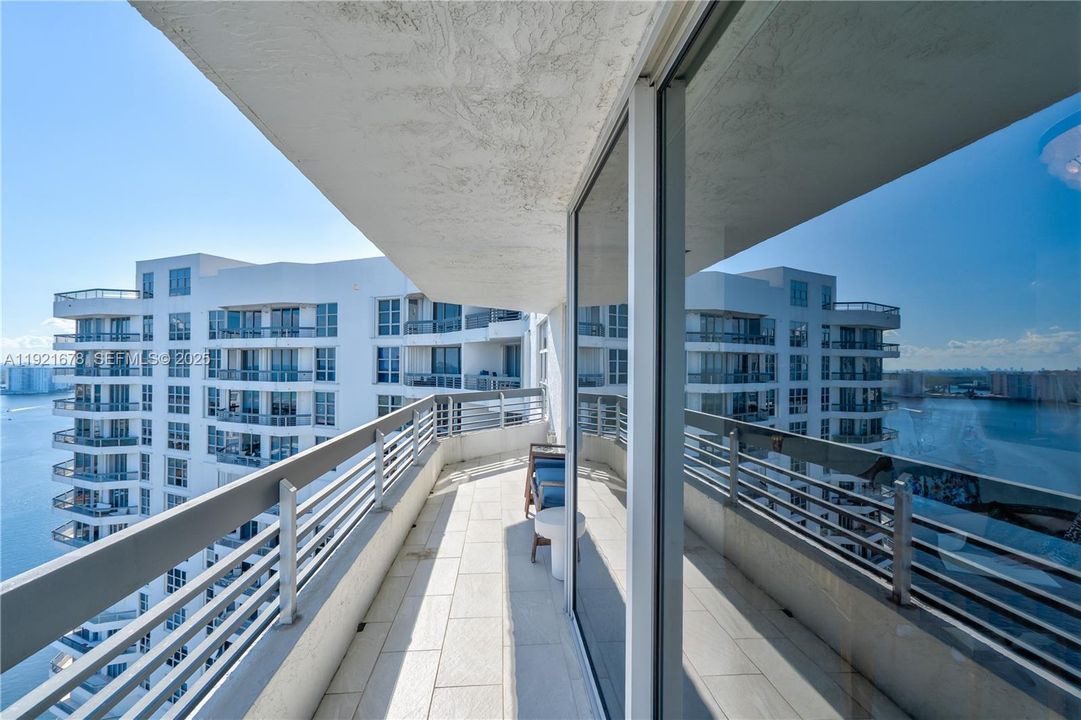 For Sale: $780,000 (2 beds, 2 baths, 1447 Square Feet)