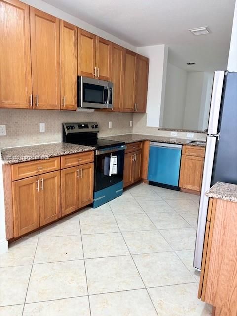 For Sale: $254,500 (3 beds, 3 baths, 1601 Square Feet)