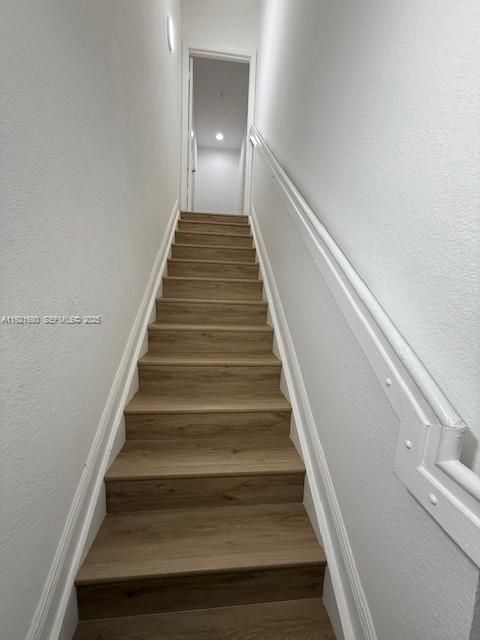 For Sale: $254,500 (3 beds, 3 baths, 1601 Square Feet)