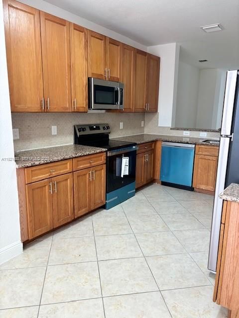 For Sale: $254,500 (3 beds, 3 baths, 1601 Square Feet)