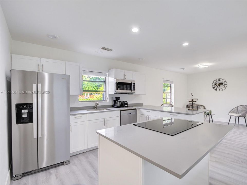 En Venta: $859,000 (5 camas, 3 baños, 2856 Pies cuadrados)