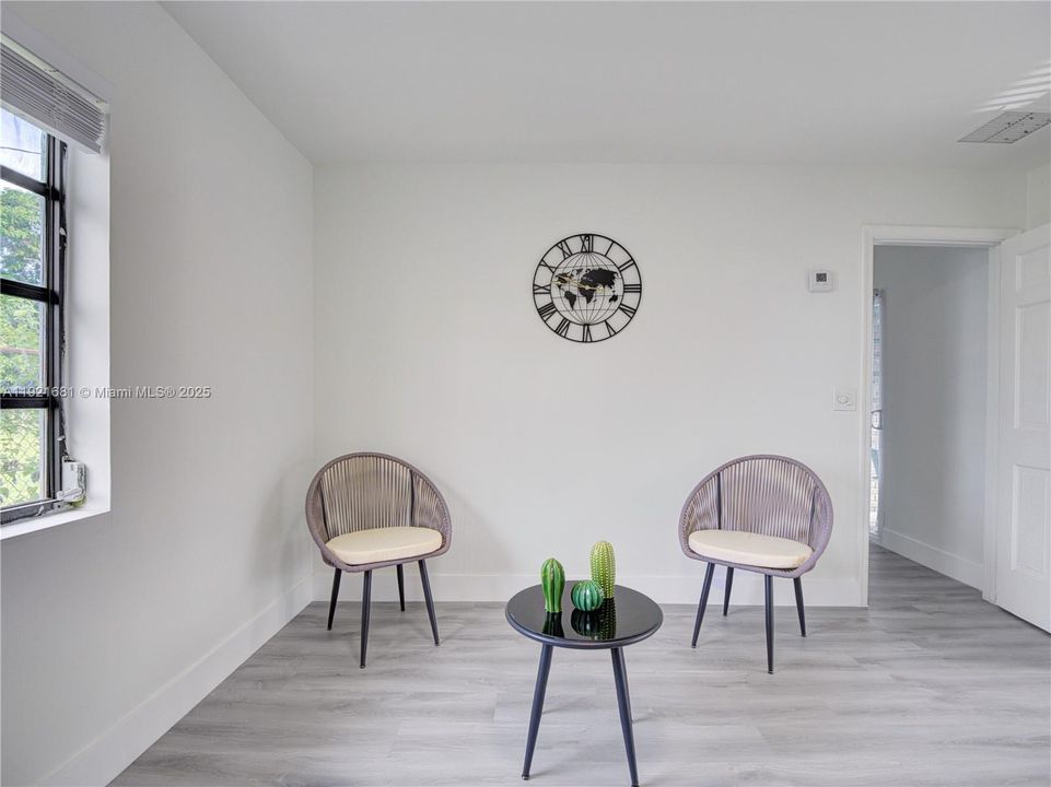 En Venta: $859,000 (5 camas, 3 baños, 2856 Pies cuadrados)