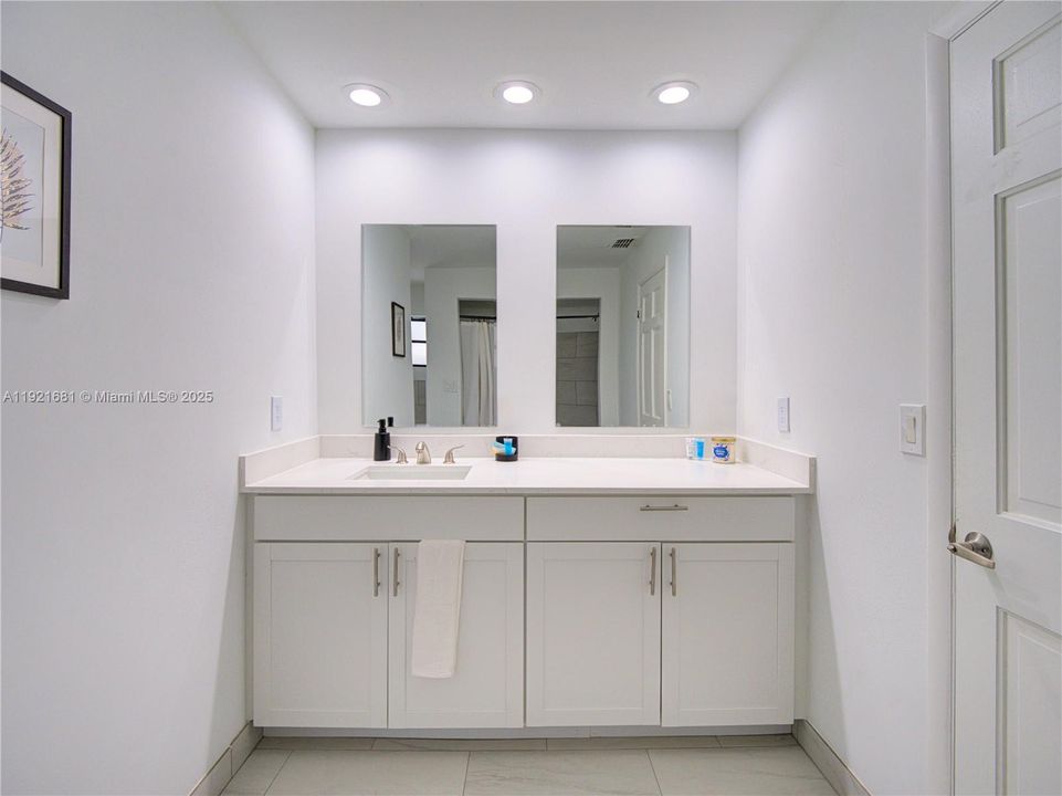 En Venta: $859,000 (5 camas, 3 baños, 2856 Pies cuadrados)