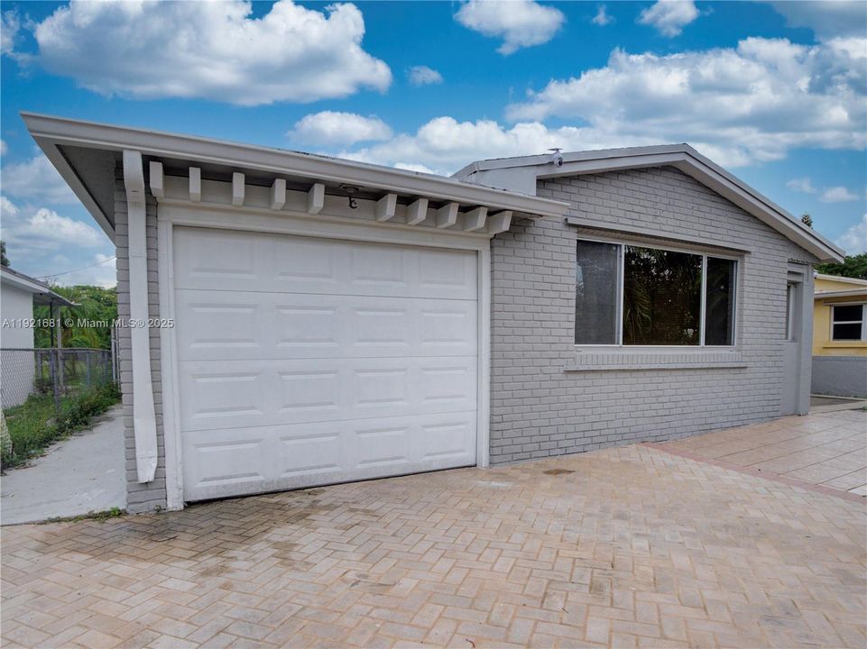 En Venta: $859,000 (5 camas, 3 baños, 2856 Pies cuadrados)