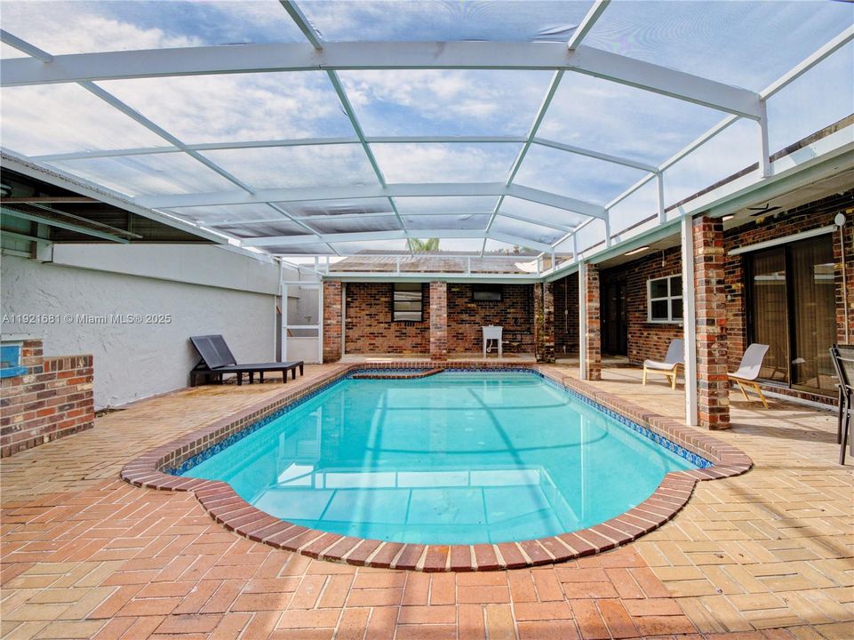 En Venta: $859,000 (5 camas, 3 baños, 2856 Pies cuadrados)