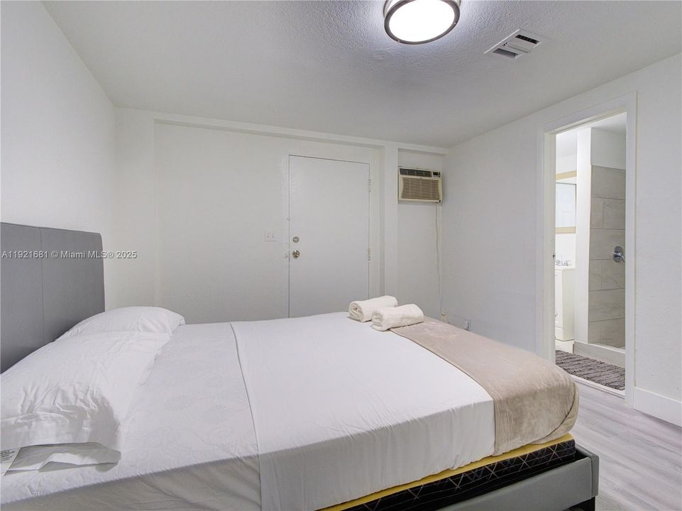 En Venta: $859,000 (5 camas, 3 baños, 2856 Pies cuadrados)