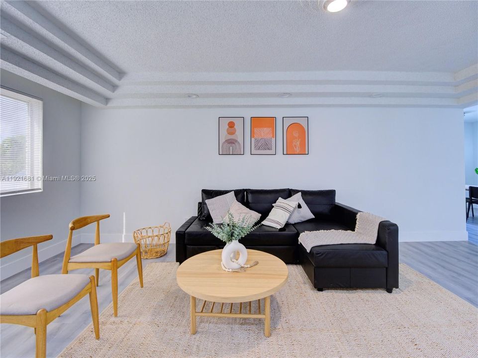 En Venta: $859,000 (5 camas, 3 baños, 2856 Pies cuadrados)