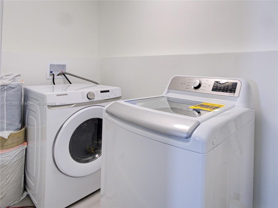 En Venta: $859,000 (5 camas, 3 baños, 2856 Pies cuadrados)