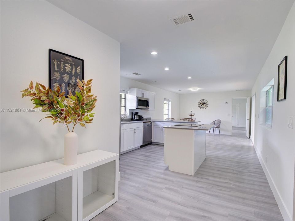 En Venta: $859,000 (5 camas, 3 baños, 2856 Pies cuadrados)