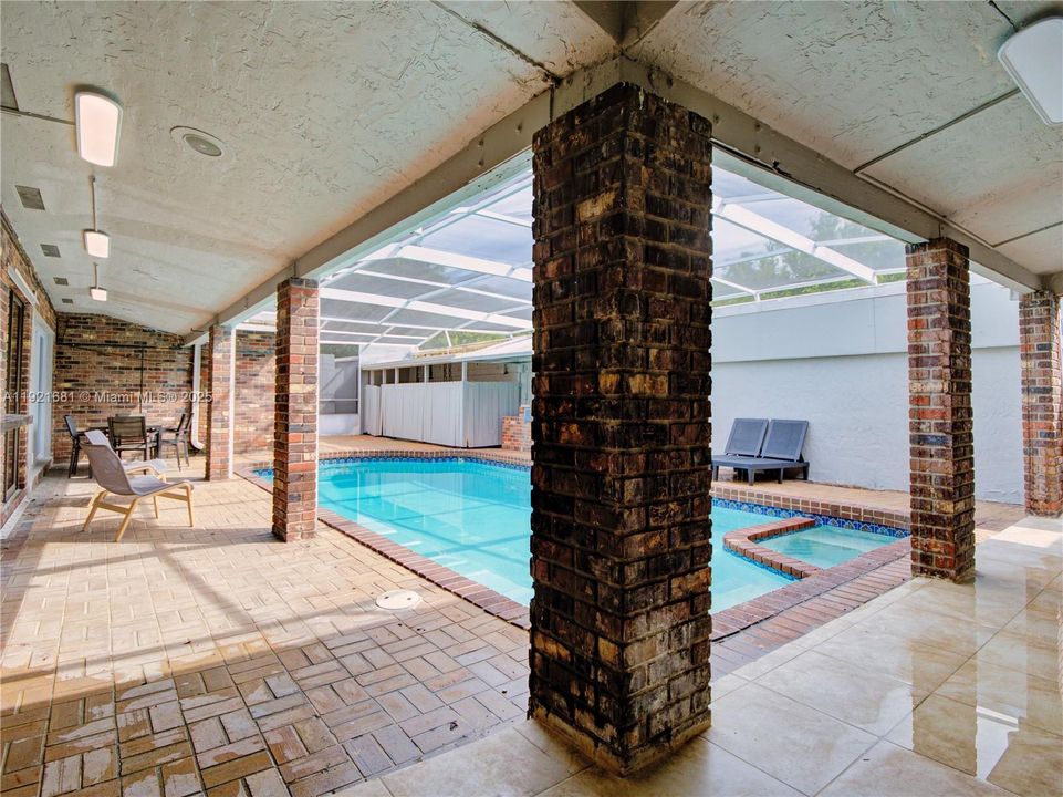 En Venta: $859,000 (5 camas, 3 baños, 2856 Pies cuadrados)