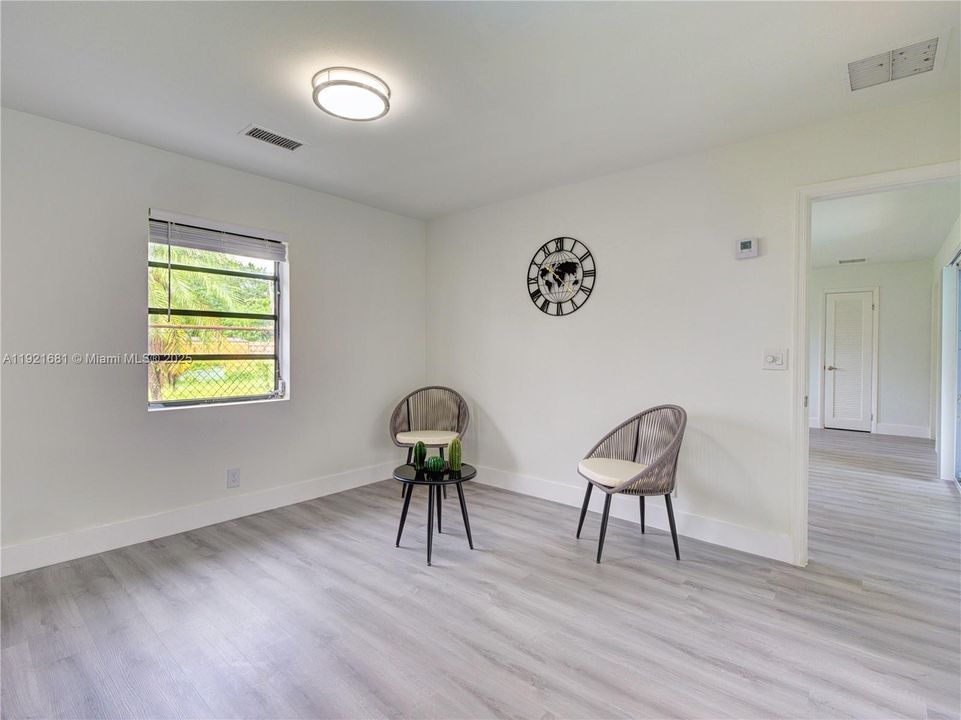 En Venta: $859,000 (5 camas, 3 baños, 2856 Pies cuadrados)