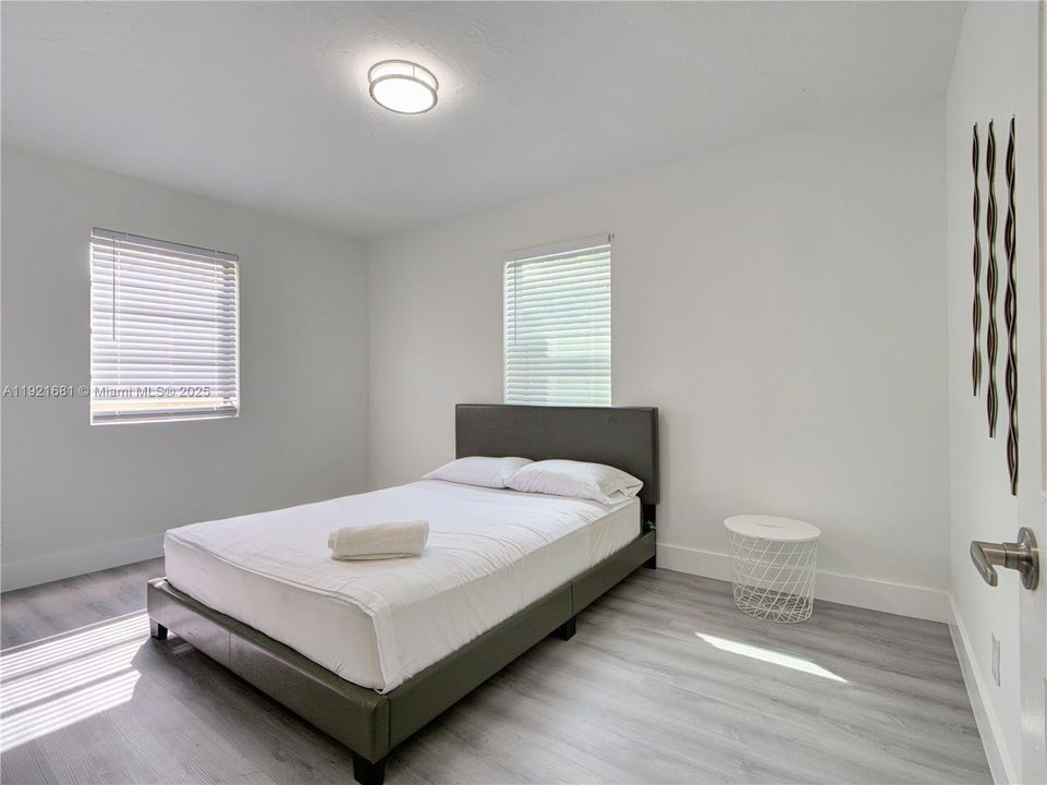 En Venta: $859,000 (5 camas, 3 baños, 2856 Pies cuadrados)