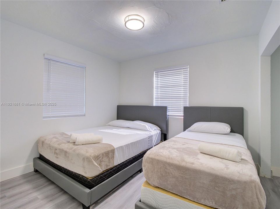 En Venta: $859,000 (5 camas, 3 baños, 2856 Pies cuadrados)