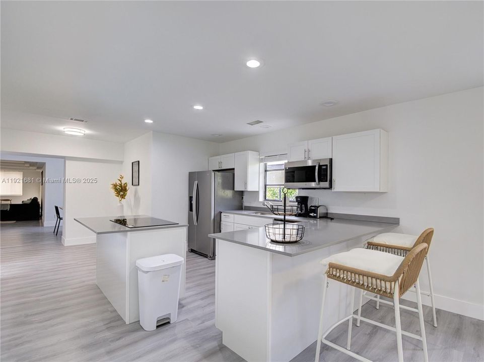 En Venta: $859,000 (5 camas, 3 baños, 2856 Pies cuadrados)