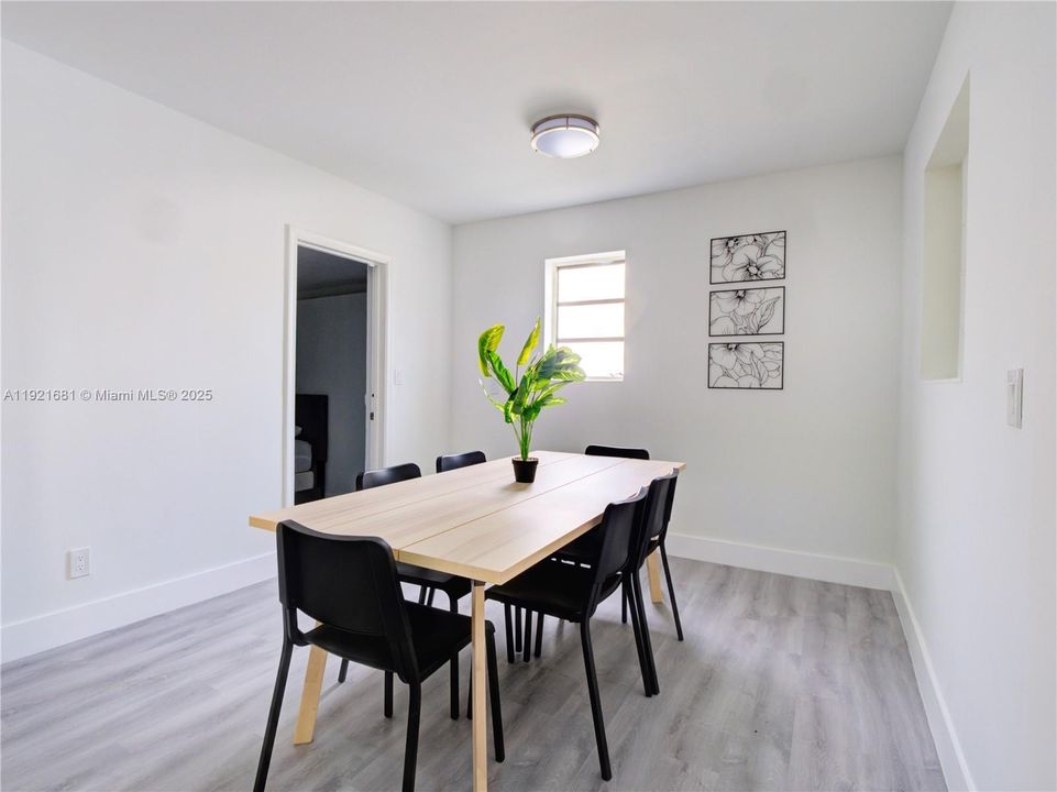 En Venta: $859,000 (5 camas, 3 baños, 2856 Pies cuadrados)