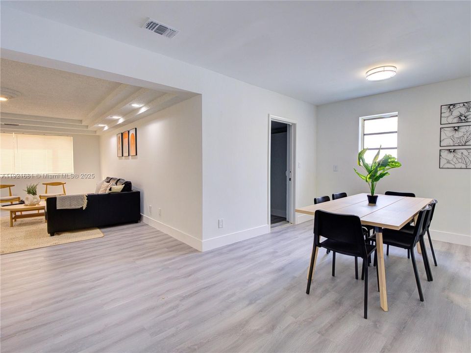 En Venta: $859,000 (5 camas, 3 baños, 2856 Pies cuadrados)