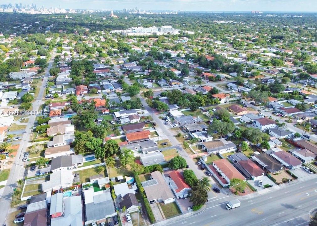 For Sale: $700,000 (3 beds, 3 baths, 1250 Square Feet)