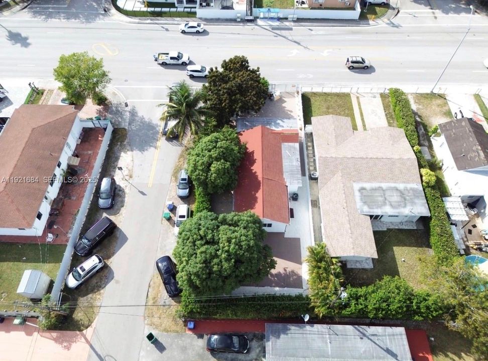 For Sale: $700,000 (3 beds, 3 baths, 1250 Square Feet)