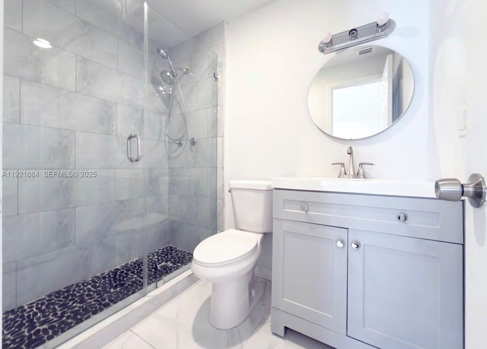 For Sale: $700,000 (3 beds, 3 baths, 1250 Square Feet)