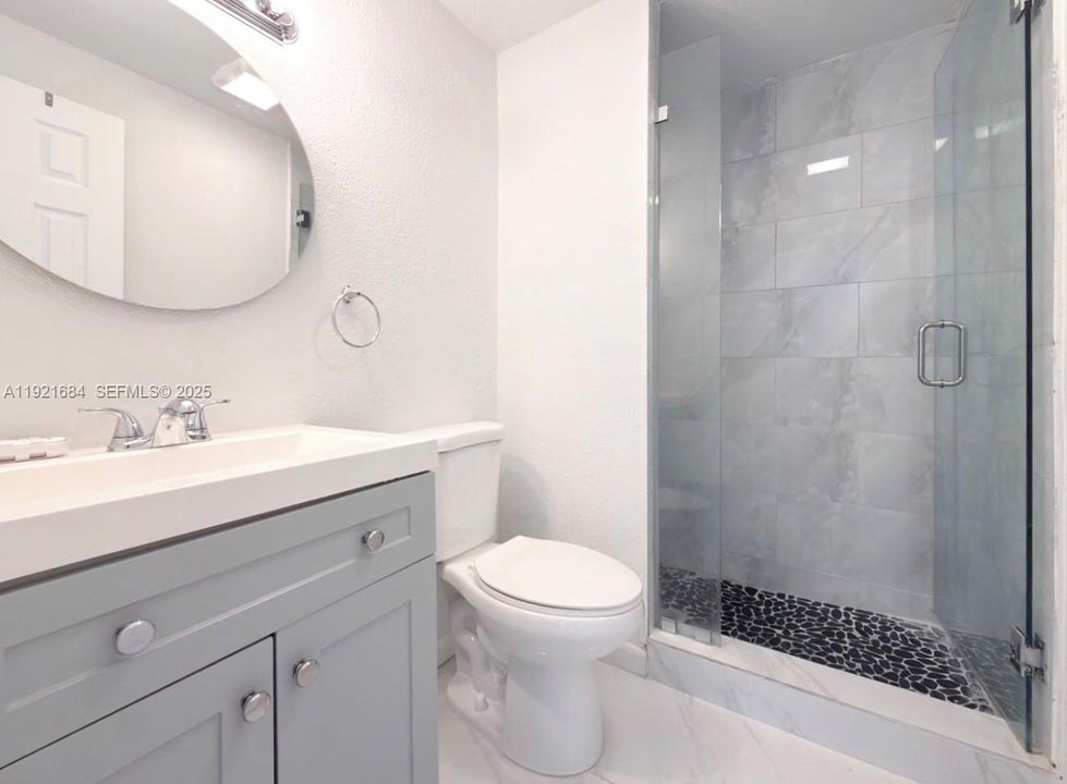 For Sale: $700,000 (3 beds, 3 baths, 1250 Square Feet)