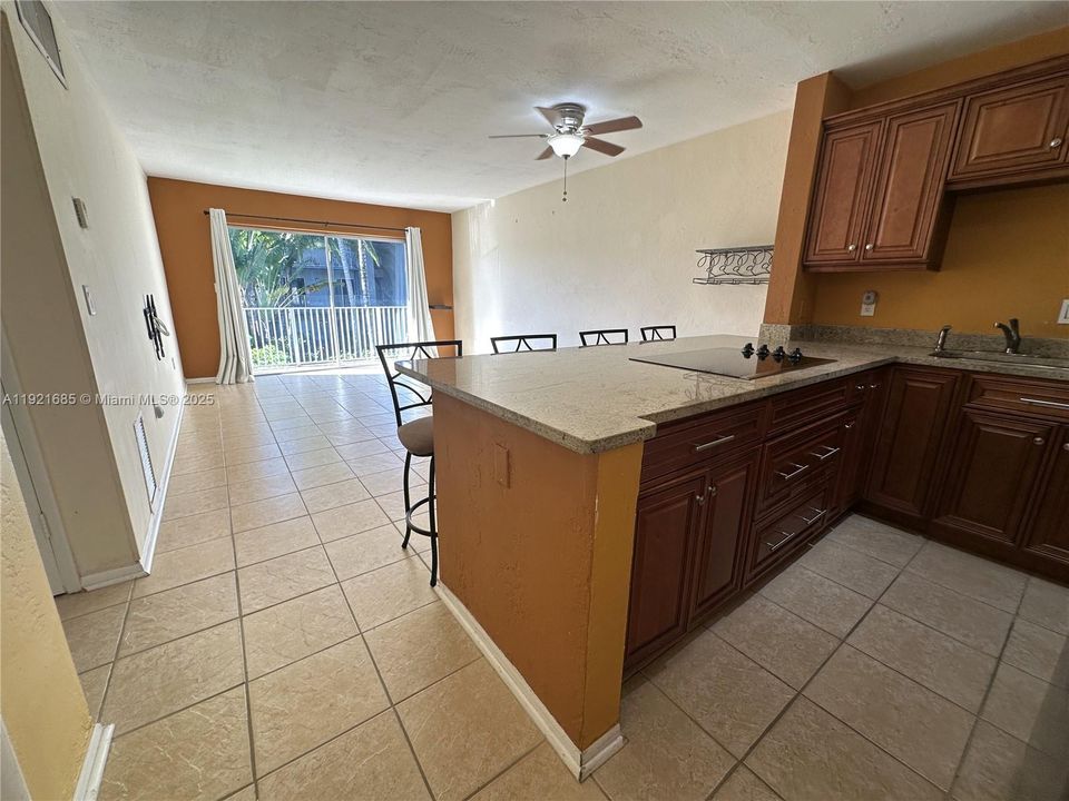 For Rent: $1,850 (1 beds, 1 baths, 713 Square Feet)