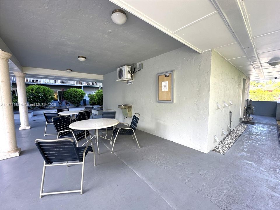 For Rent: $1,850 (1 beds, 1 baths, 713 Square Feet)