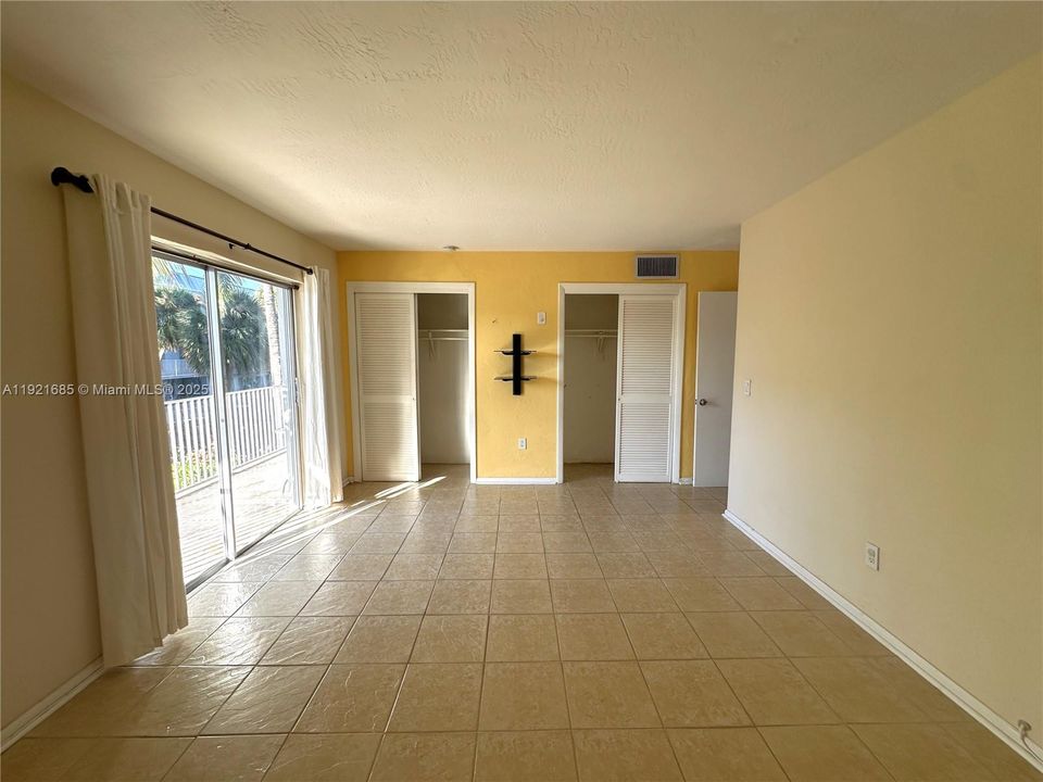 For Rent: $1,850 (1 beds, 1 baths, 713 Square Feet)