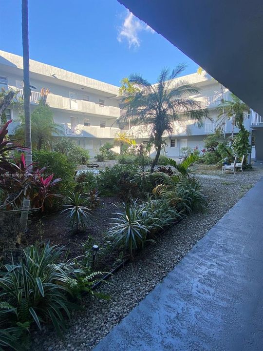 For Rent: $1,900 (1 beds, 1 baths, 660 Square Feet)