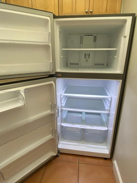 For Rent: $1,900 (1 beds, 1 baths, 660 Square Feet)