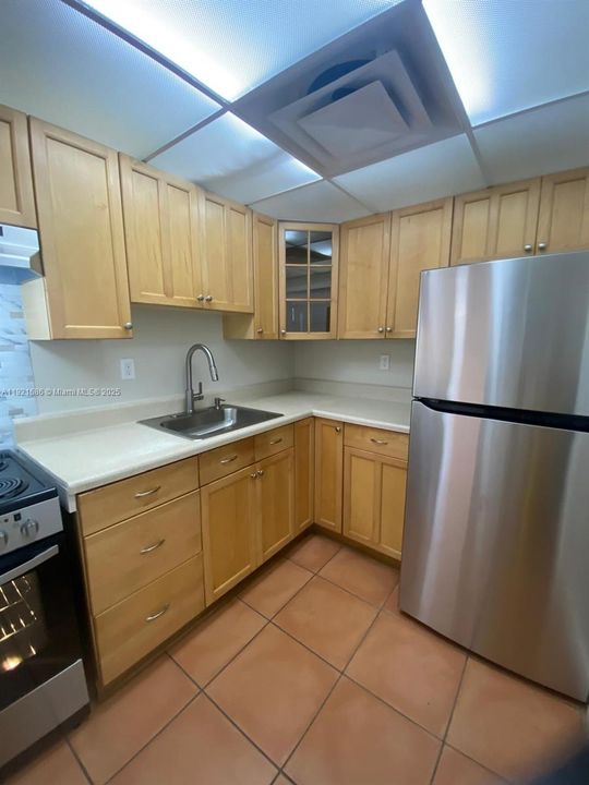 For Rent: $1,900 (1 beds, 1 baths, 660 Square Feet)