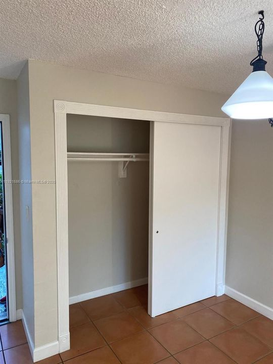 For Rent: $1,900 (1 beds, 1 baths, 660 Square Feet)