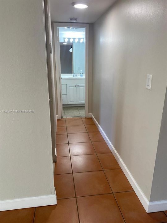 For Rent: $1,900 (1 beds, 1 baths, 660 Square Feet)
