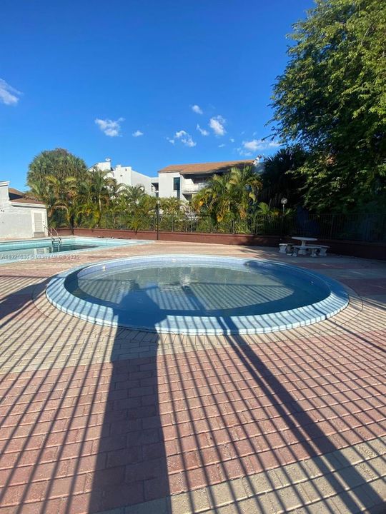 For Rent: $1,900 (1 beds, 1 baths, 660 Square Feet)