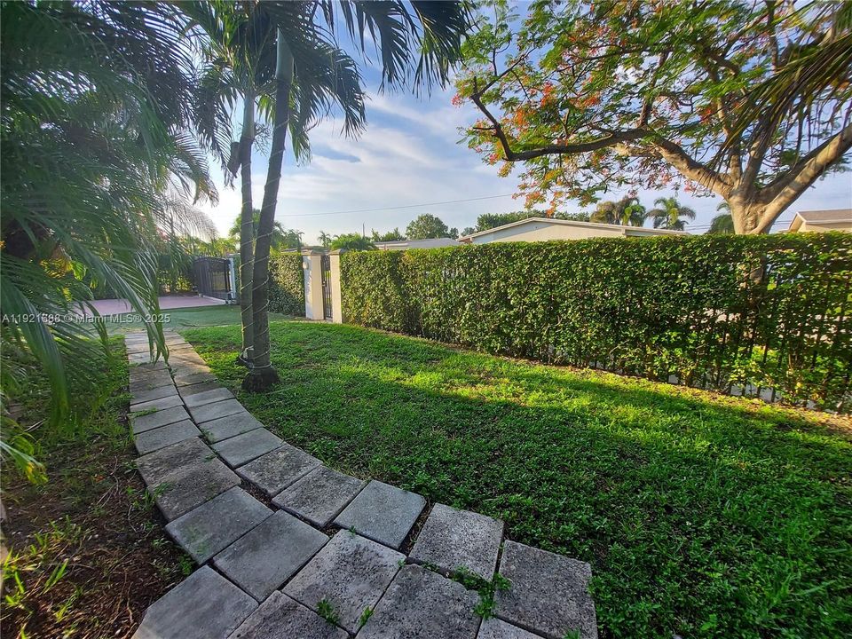 For Rent: $4,500 (4 beds, 3 baths, 1685 Square Feet)